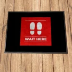 Paklājs - Wait here